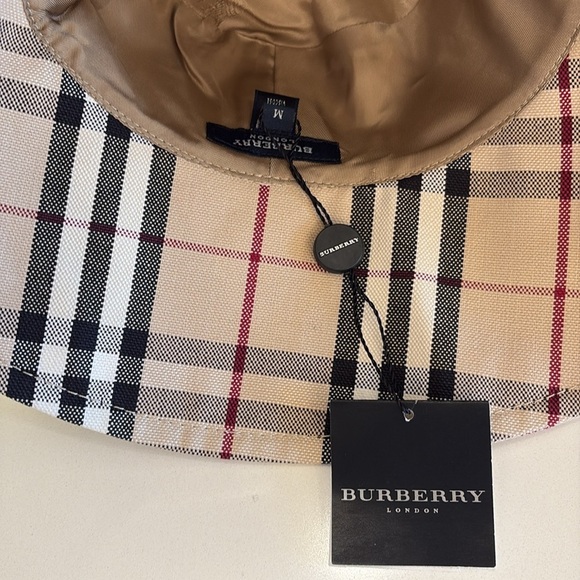 ⭐️Burberry Extra Wide Nova Check Bucket Hat—BEAUTIFUL!! Authentic—Summer-NWT - Picture 3 of 6